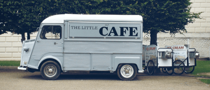 Food truck that says "The Little Cafe" on the side